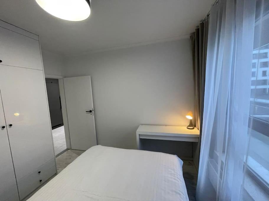 Forum Wola Fine Apartment Варшава Экстерьер фото