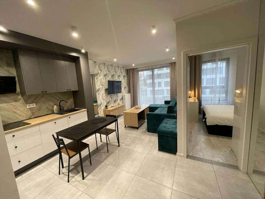 Forum Wola Fine Apartment Варшава Экстерьер фото